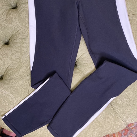 Johnny Was Calme Color Blocked Sports Bra & Leggings Set Size XS NWT Retail $206 - Picture 3 of 14